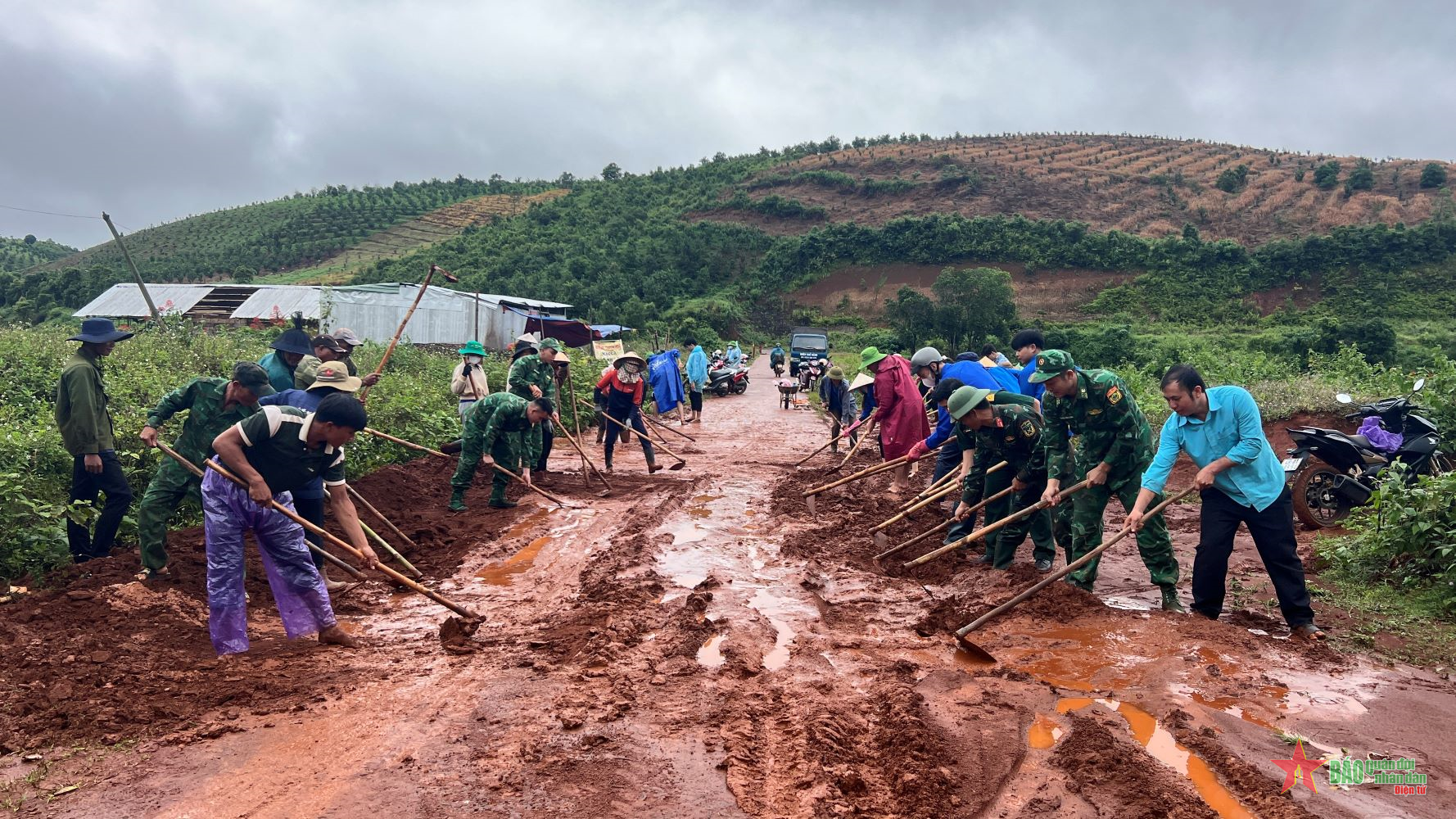 Tuổi trẻ Trung đoàn 726 (Binh đoàn 16) và các đơn vị chung tay bảo vệ môi trường